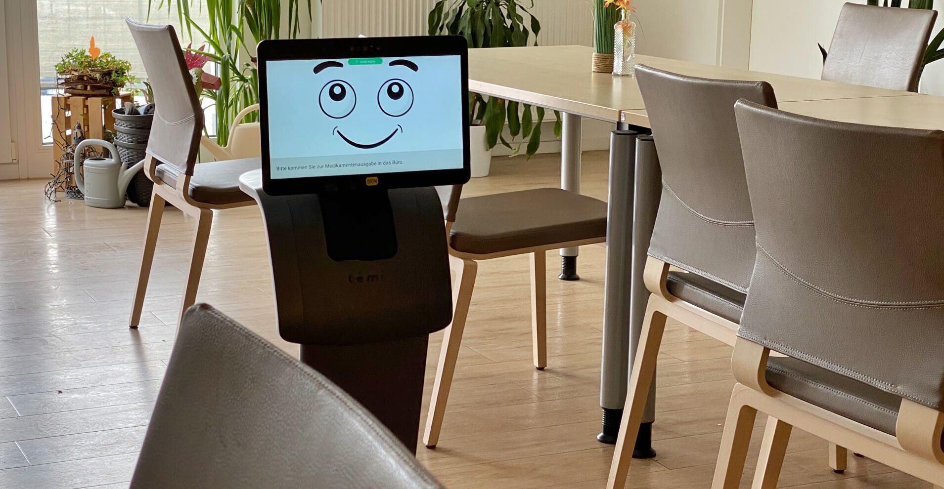 Pflegeheim Innenansicht mit Roboter